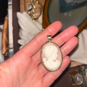 Elegant Gold Cameo Pendant Necklace